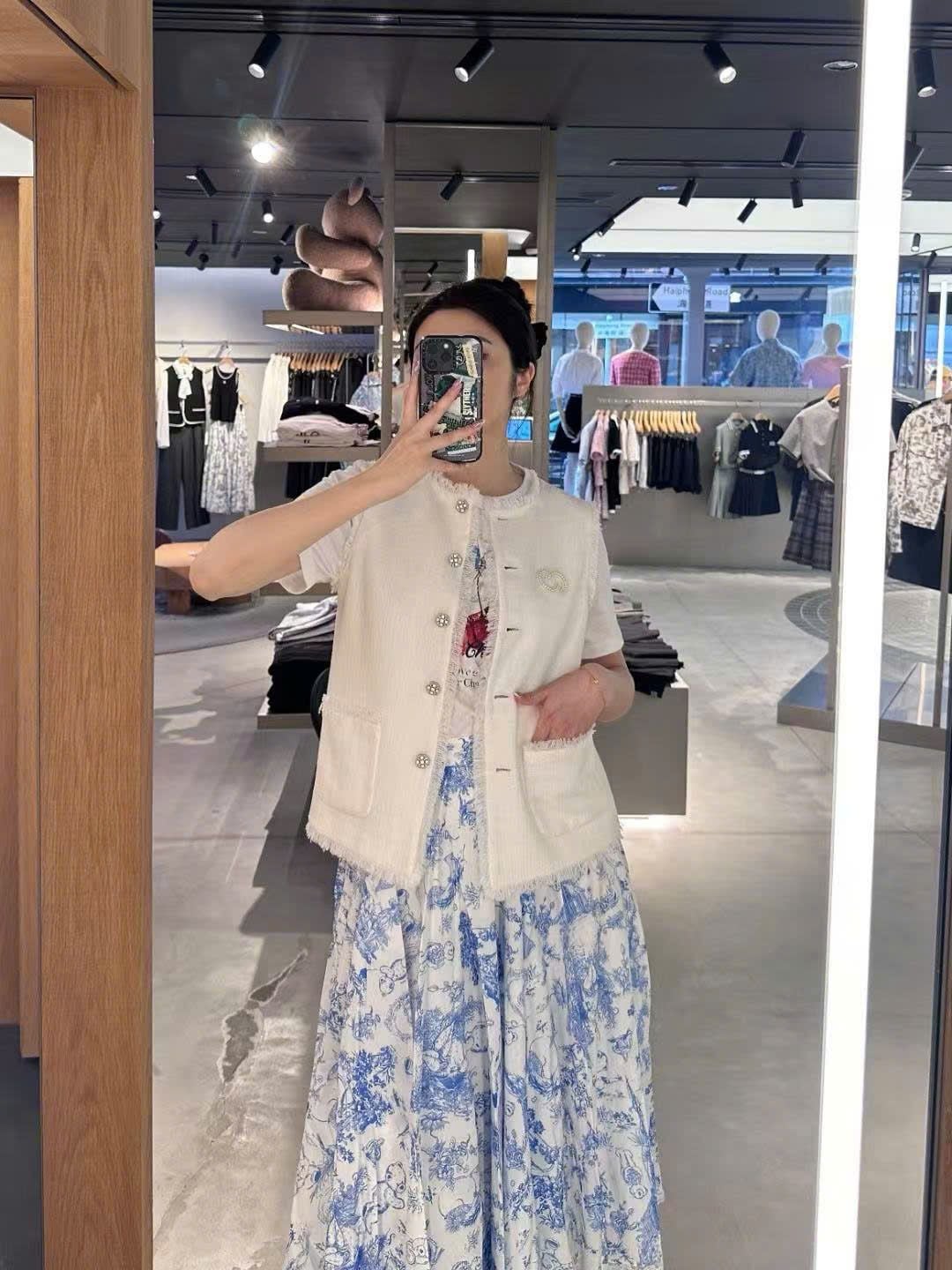  Áo phông trắng cherry đỏ 