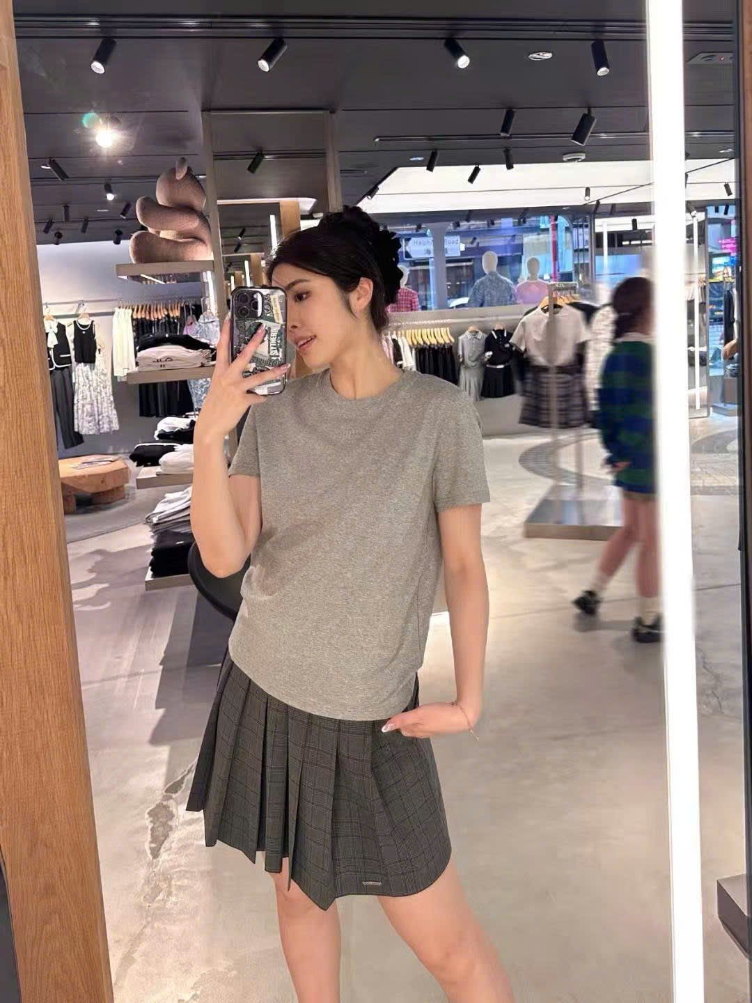  Chân váy ngắn ghi xếp ly kẻ logo 