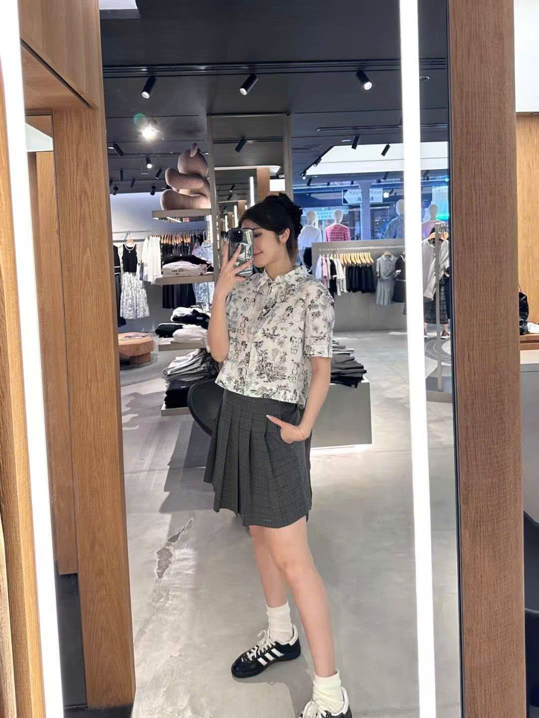  Áo sơ mi trắng - hoạ tiết gấu 