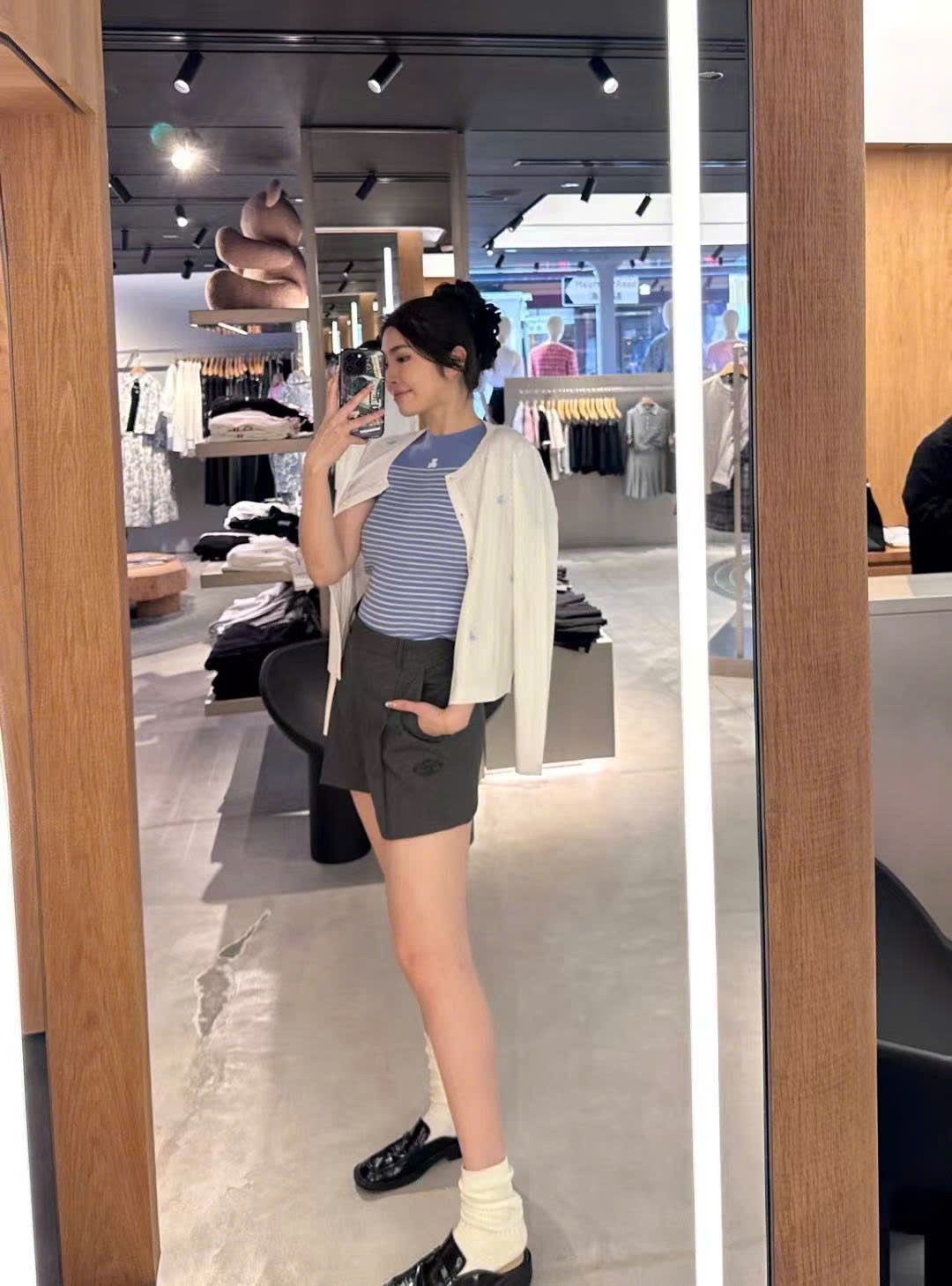  Áo ngắn tay xanh da trời kẻ sọc ngang - gấu trắng 