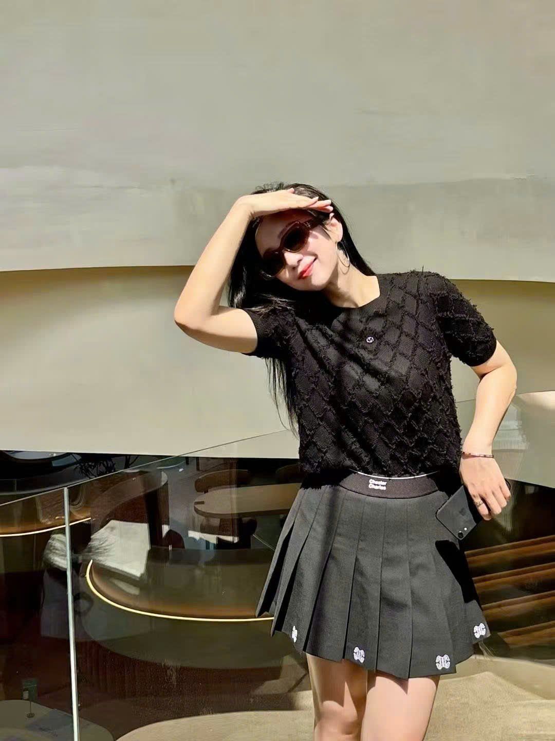  Áo ngắn tay trám lông đen 