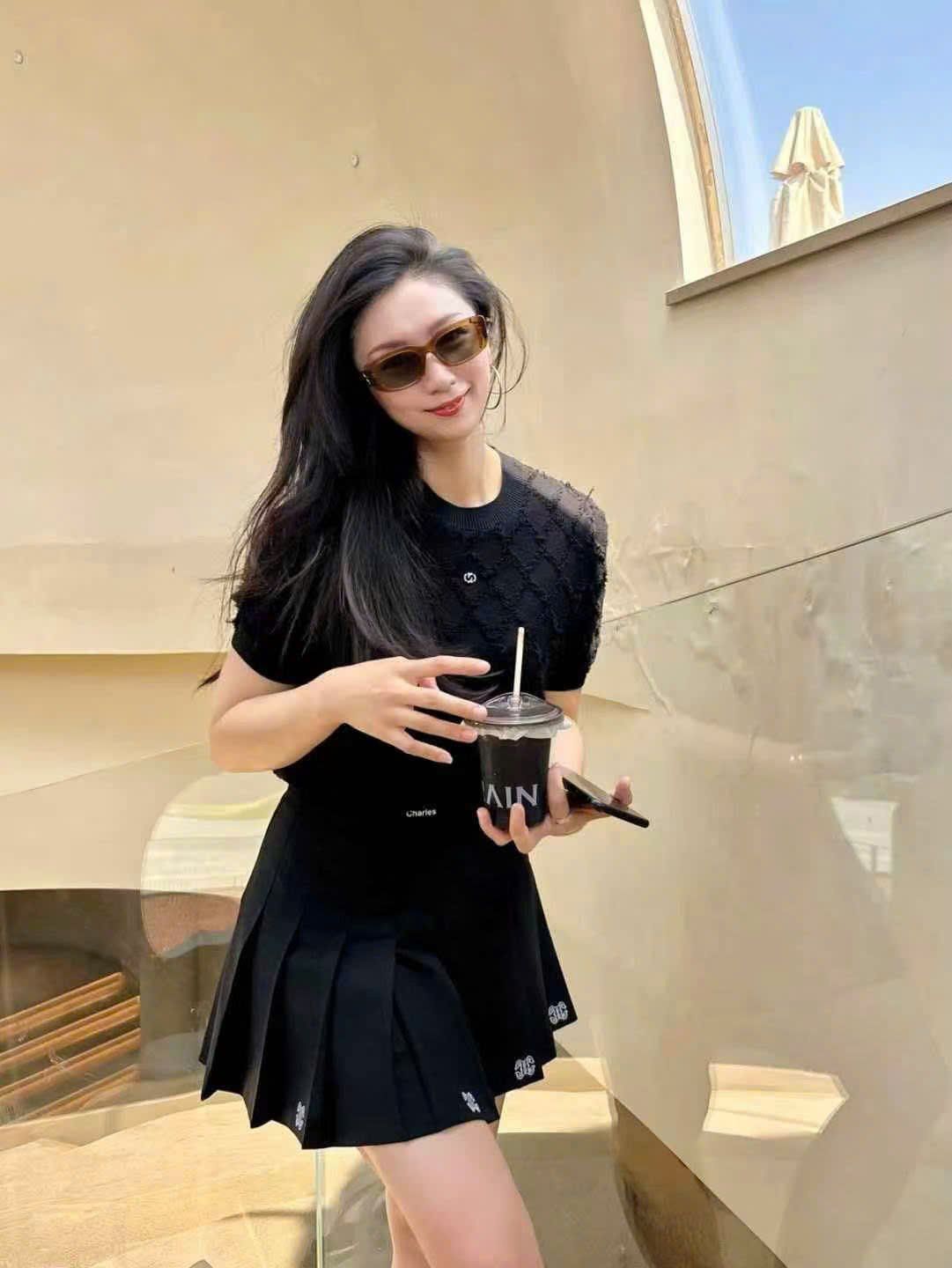  Áo ngắn tay trám lông đen 