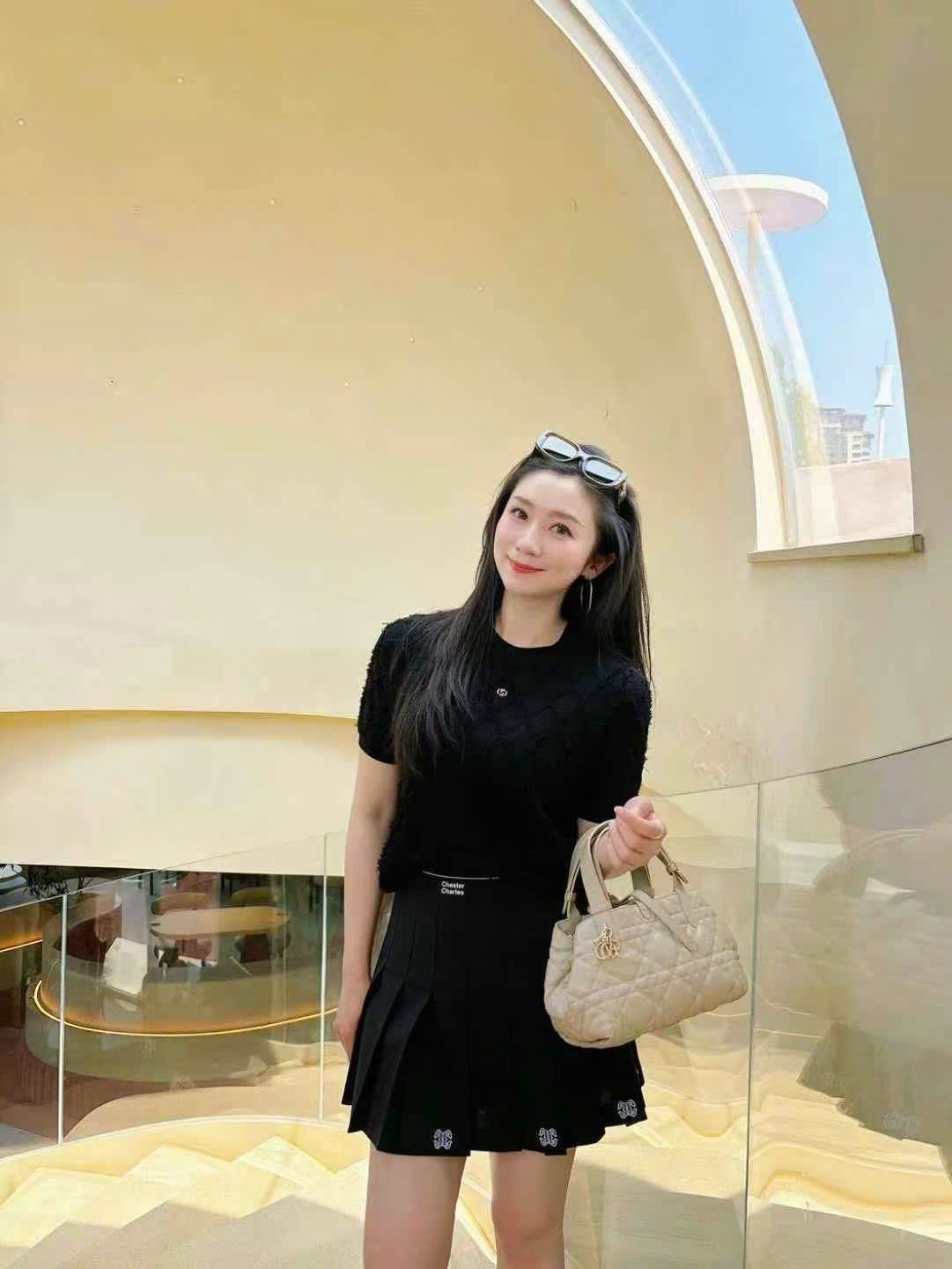  Áo ngắn tay trám lông đen 