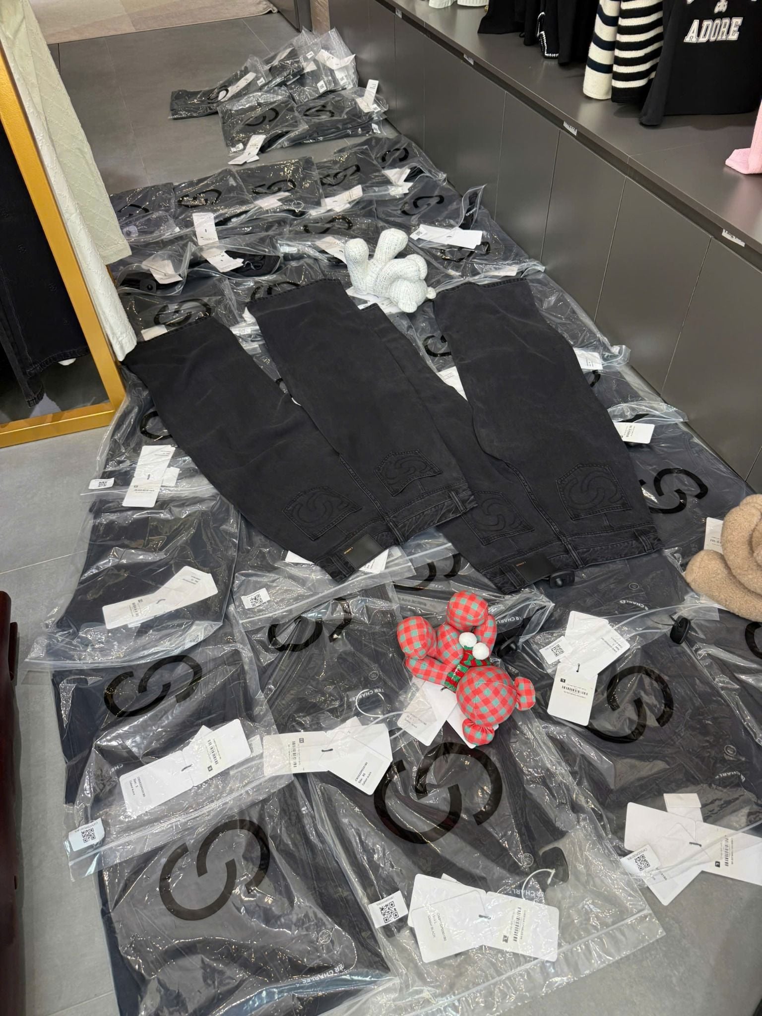  Quần jean giấy đen 