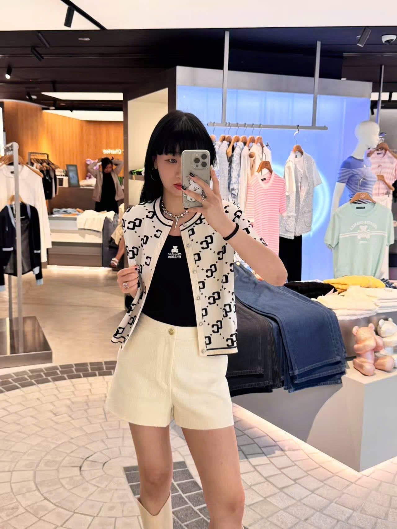  Áo ba lỗ đen-gấu trắng trên chữ 