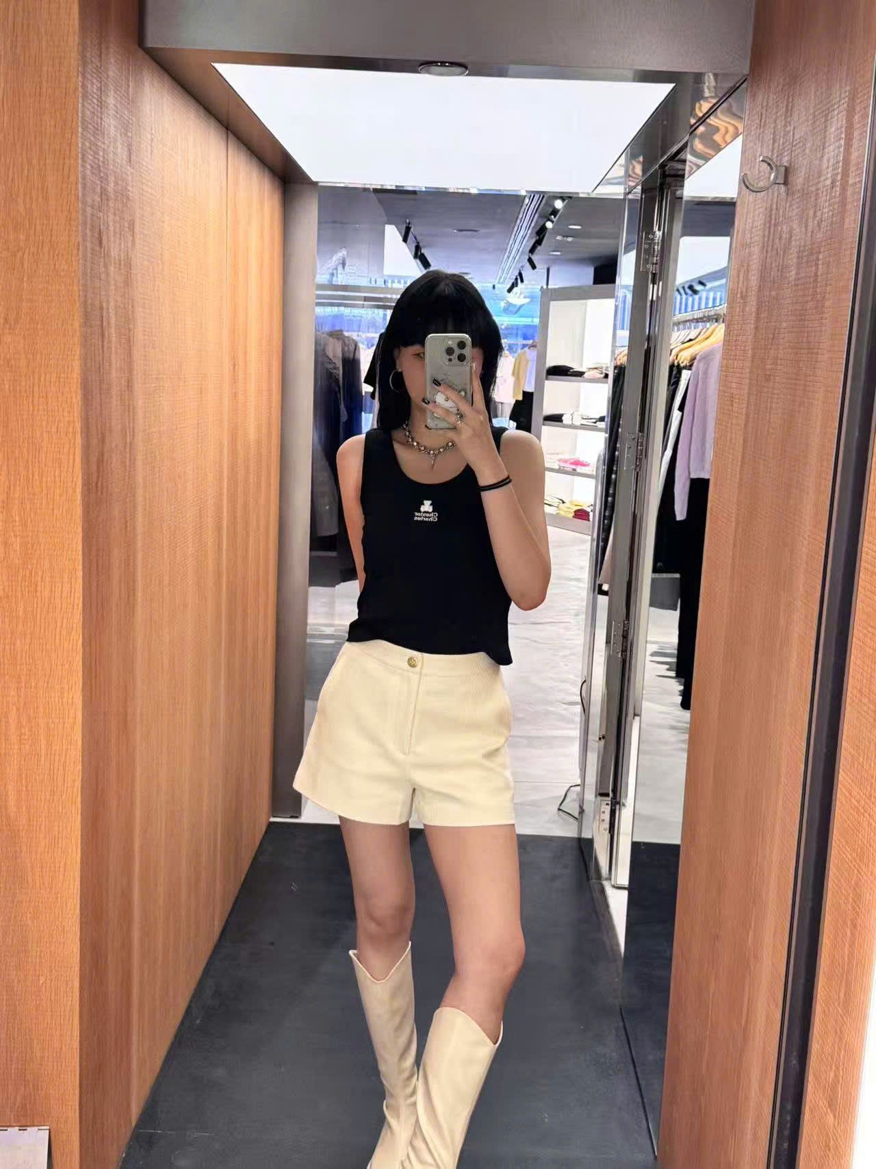  Áo ba lỗ đen-gấu trắng trên chữ 