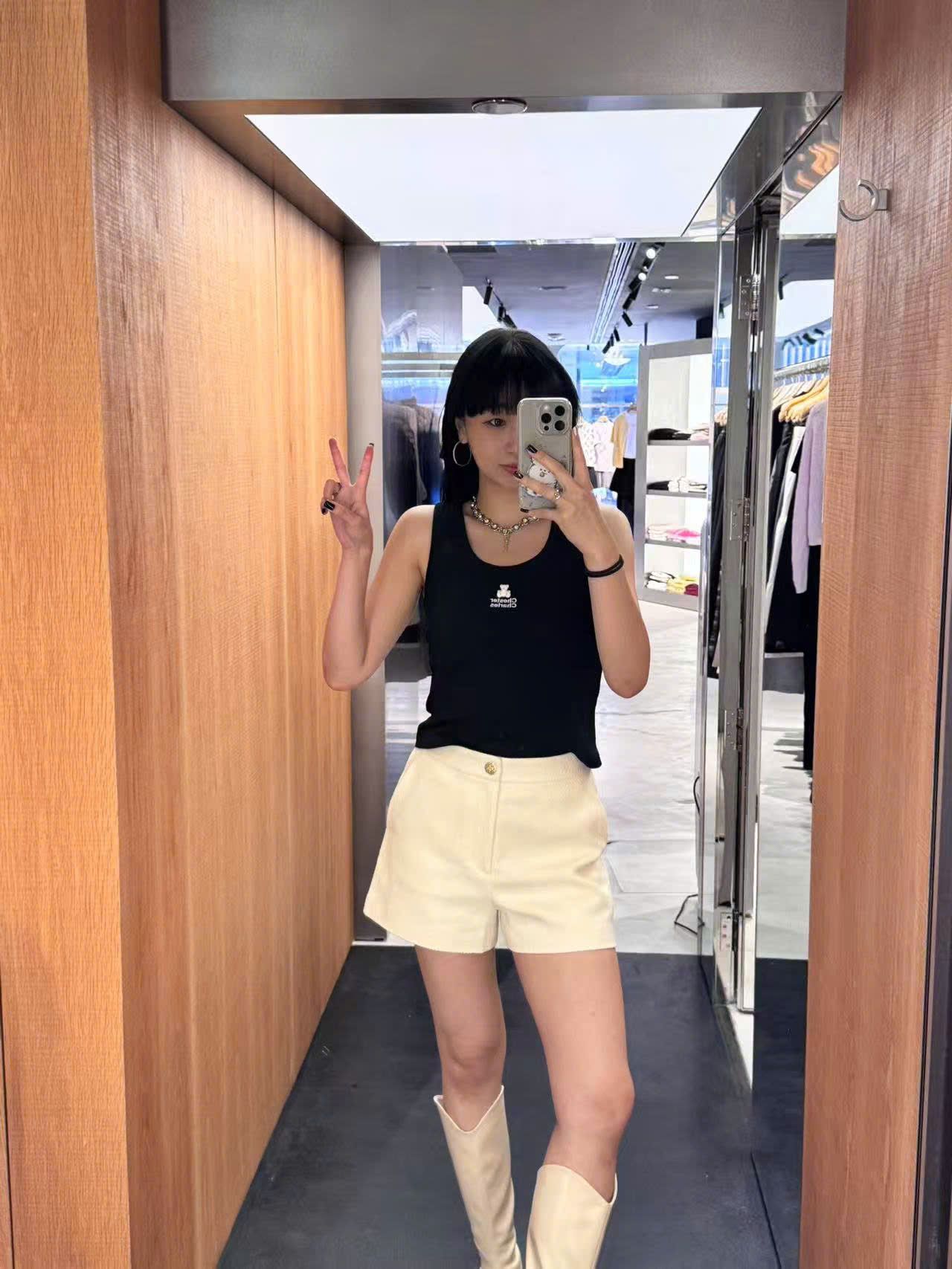  Áo ba lỗ đen-gấu trắng trên chữ 