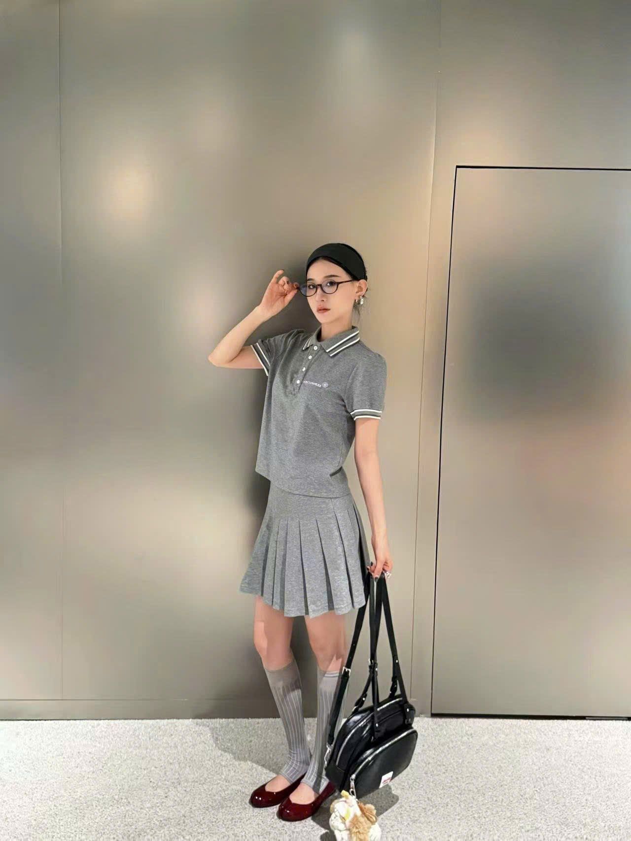  Chân váy ngắn ghi xám xếp ly - cạp chữ trắng 