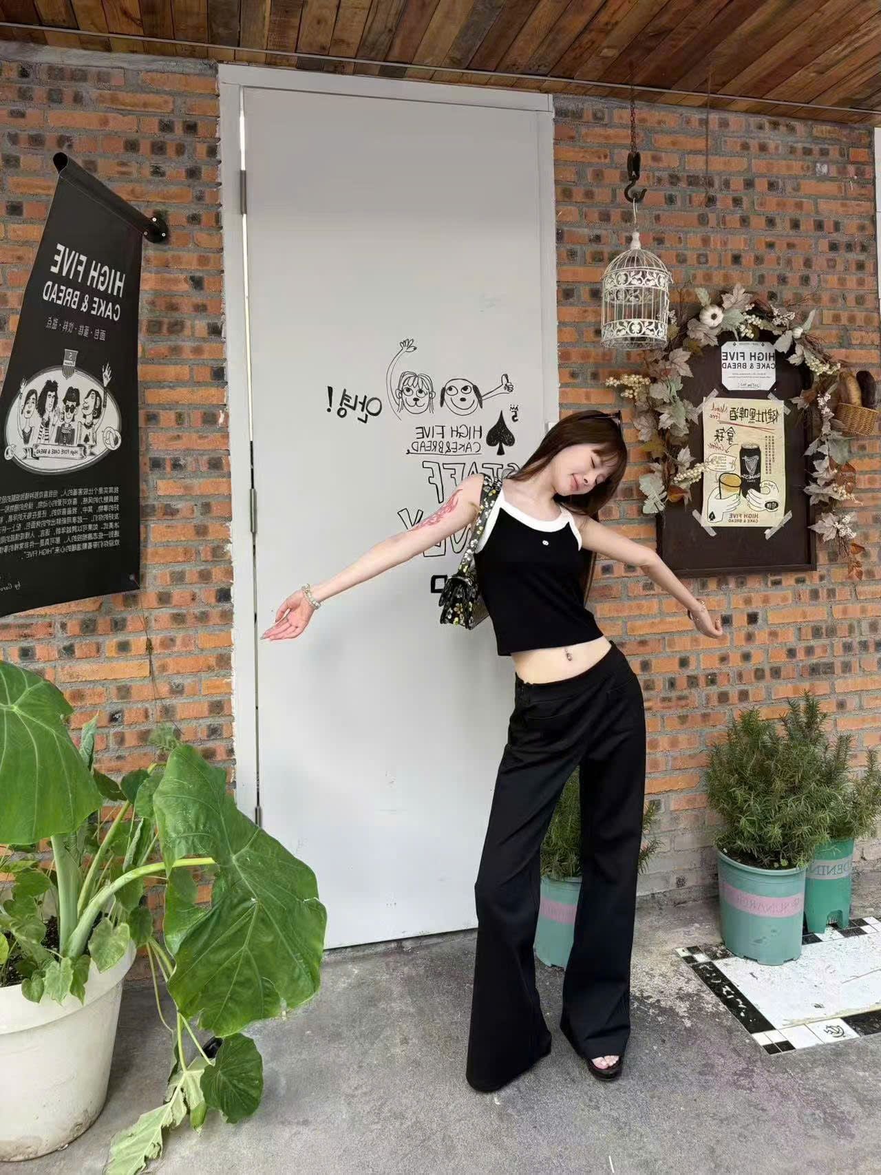  Áo 2 dây đen phối trắng 