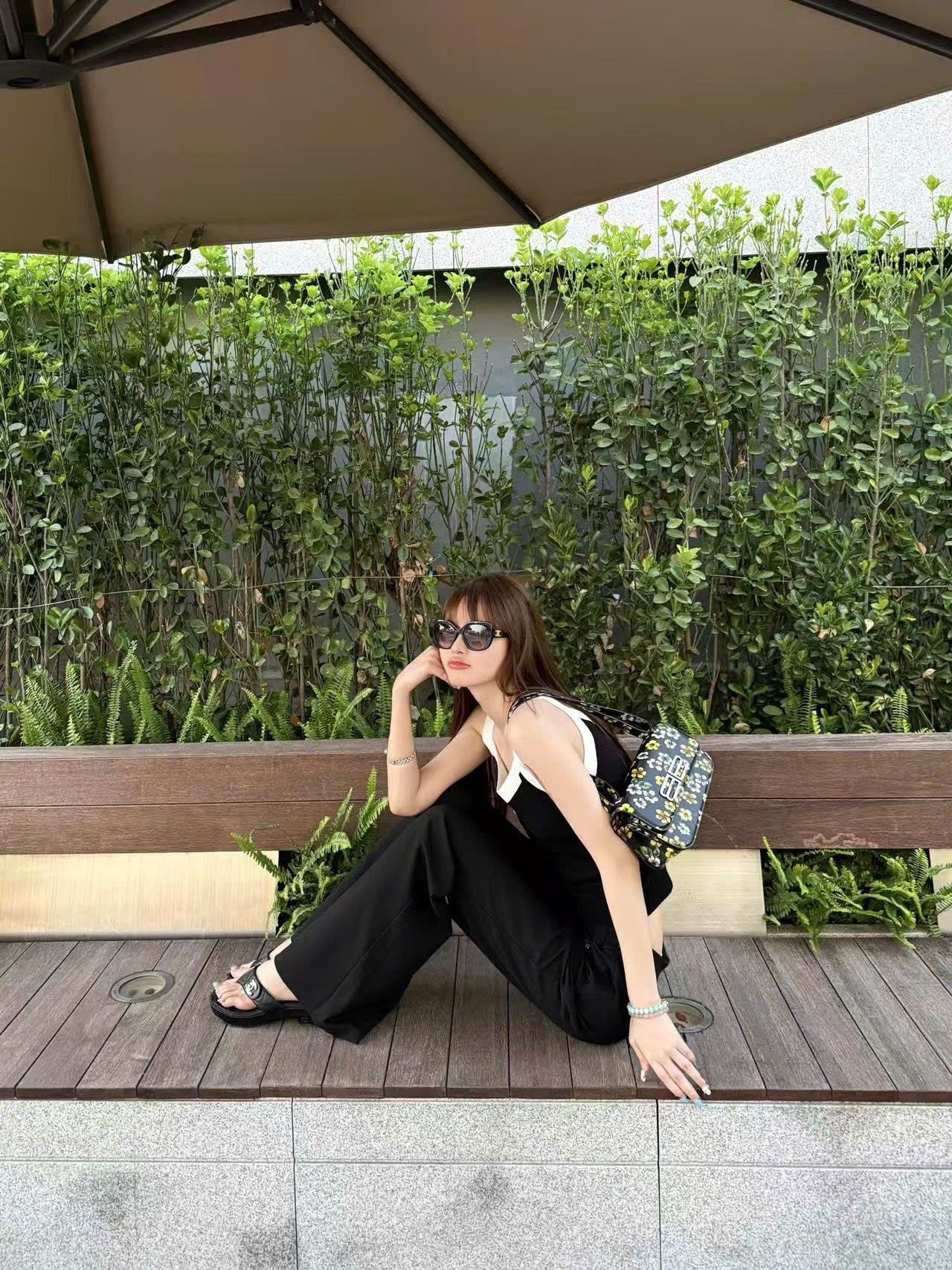  Áo 2 dây đen phối trắng 