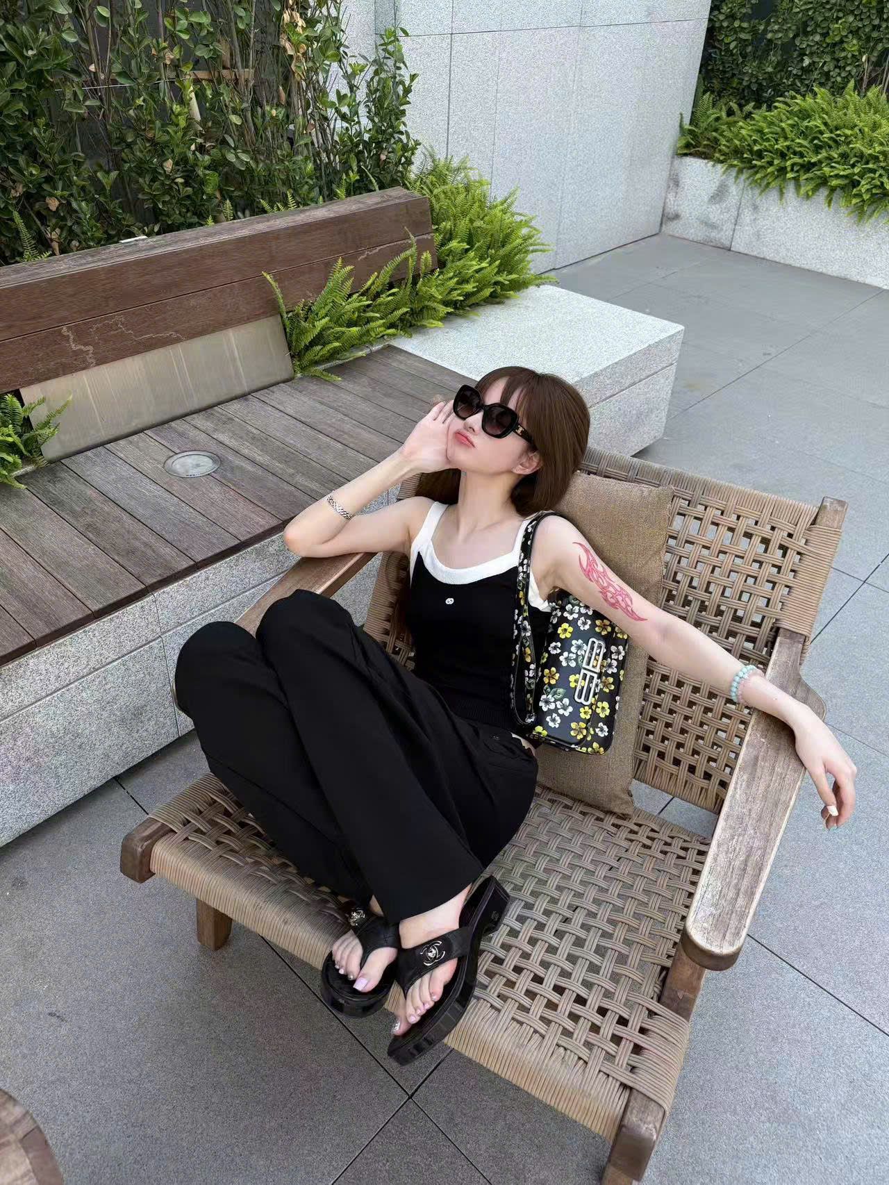  Áo 2 dây đen phối trắng 