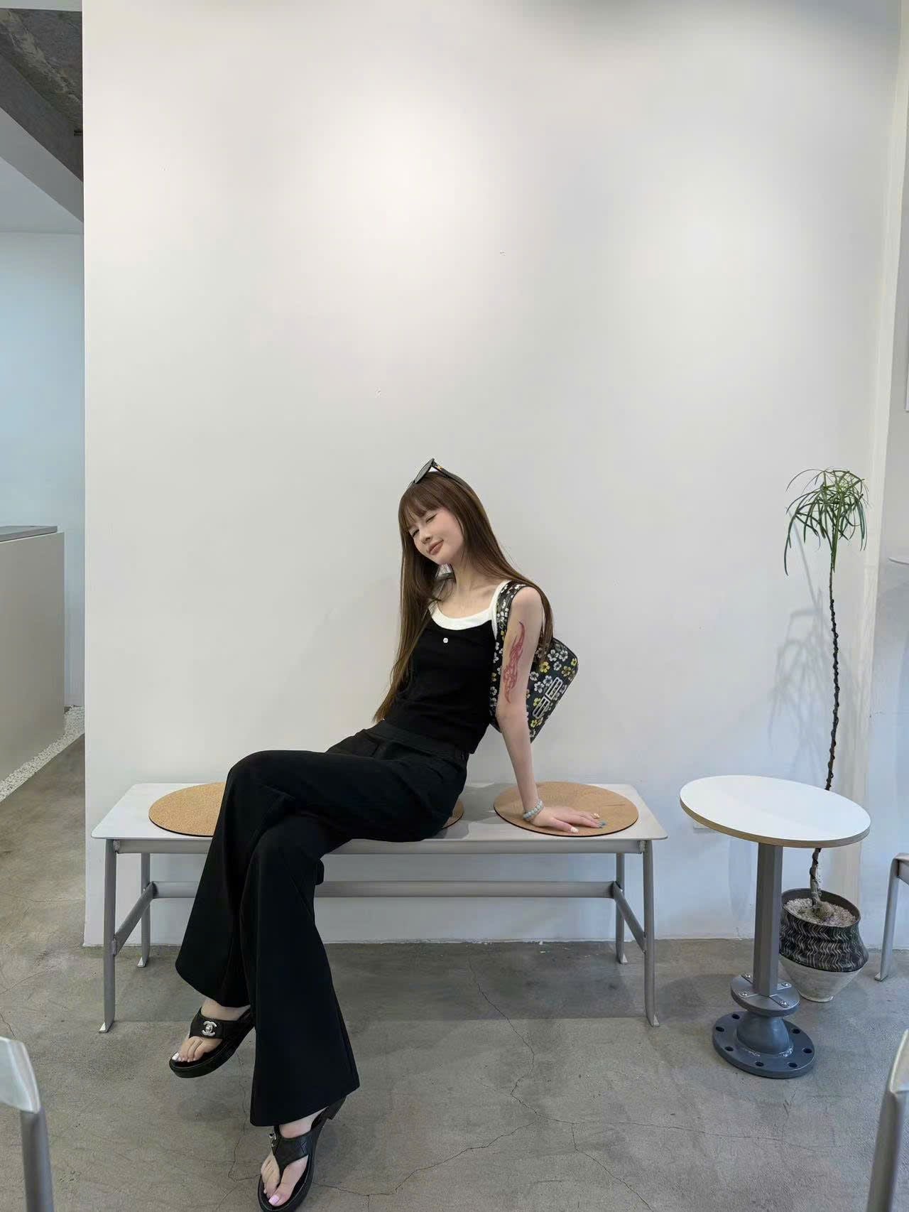  Áo 2 dây đen phối trắng 