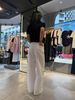  Quần jean trắng, cúc đính đá - 2 túi Logo xích vàng 