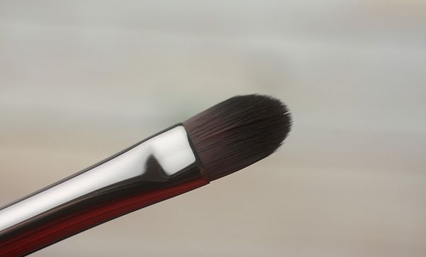Cọ Mắt Make Up Forever Shader Brush N226