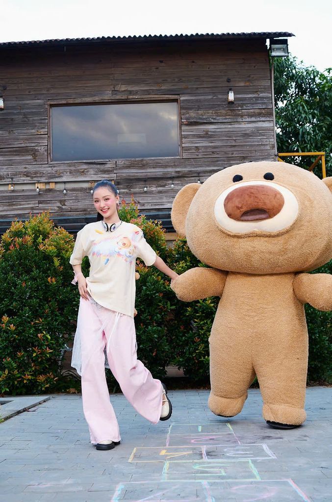 Áo thun FIDE JoyBear unisex form rộng đính gấu local brand cổ tròn oversize - AT156 (Tặng gấu)