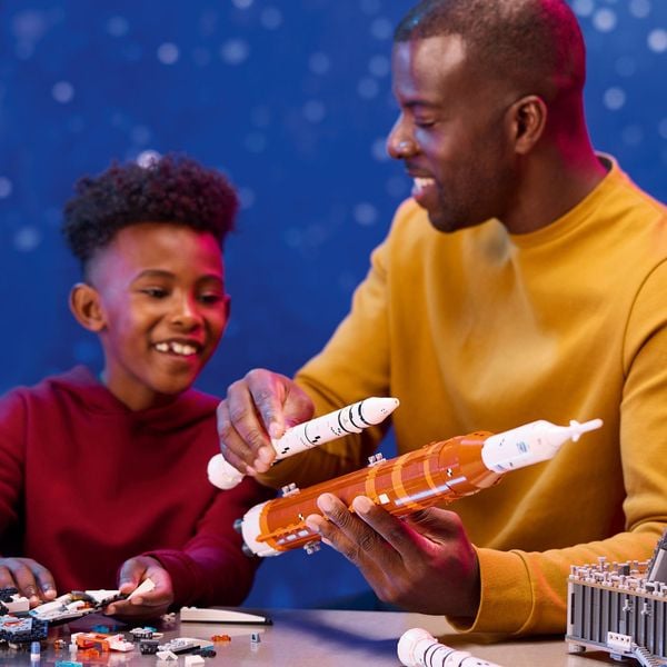  Lego Icons Hệ Thống Phóng Vào Không Gian Artemis Của NASA 10341 