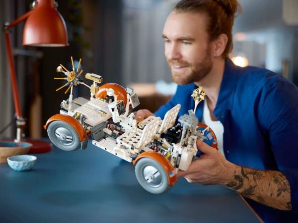  Lego Xe thám hiểm mặt trăng NASA Apollo LRV 42182 