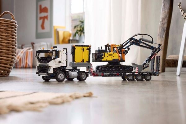  Lego Xe tải hạng nặng Volvo FMX & Máy Xúc EC230 Electric 42175 