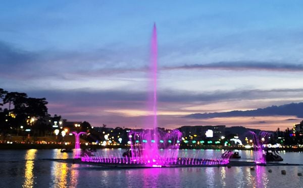  Nhạc nước - Hồ Xuân Hương TP. Đà Lạt 