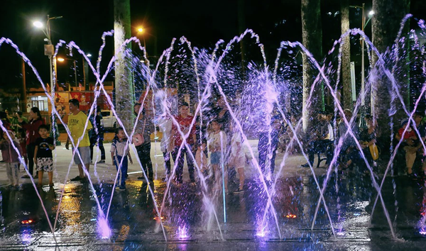  Sàn nhạc nước tại công viên Văn Lang, Q5, TP.HCM 