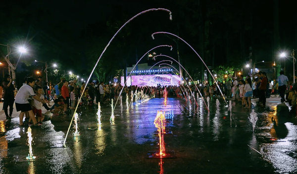  Sàn nhạc nước tại công viên Văn Lang, Q5, TP.HCM 