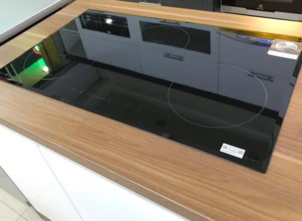 Bếp từ 3 vùng nấu Eurosun EU-T881G