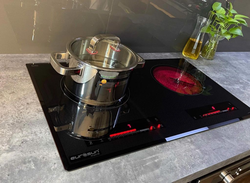 Bếp từ kết hợp hồng ngoại 2 vùng nấu Eurosun EU-TE226Pro