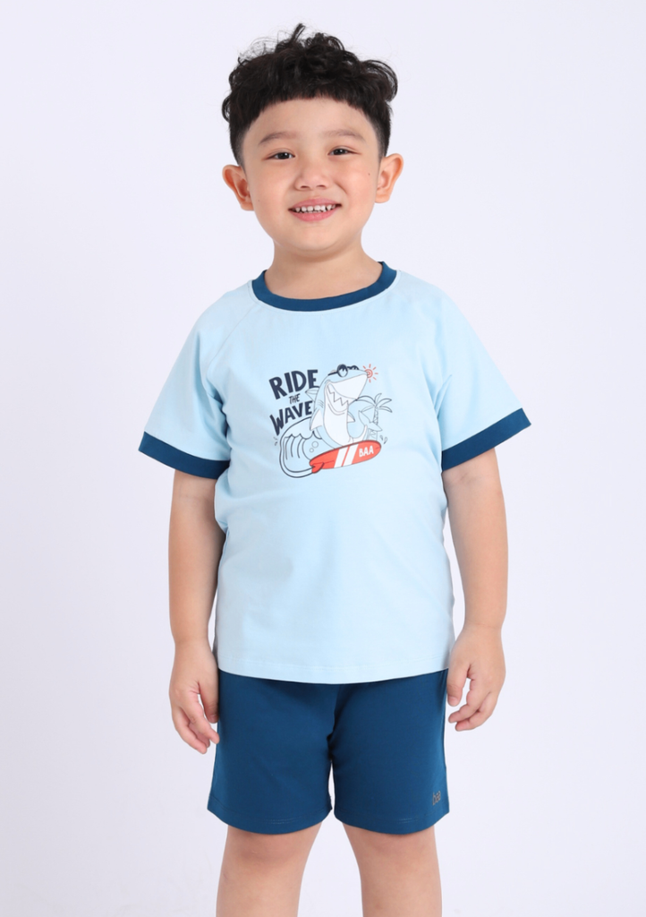 Đồ Bộ Ngắn Tay Bé Trai Xanh Nhạt Cá Mập Surfing
