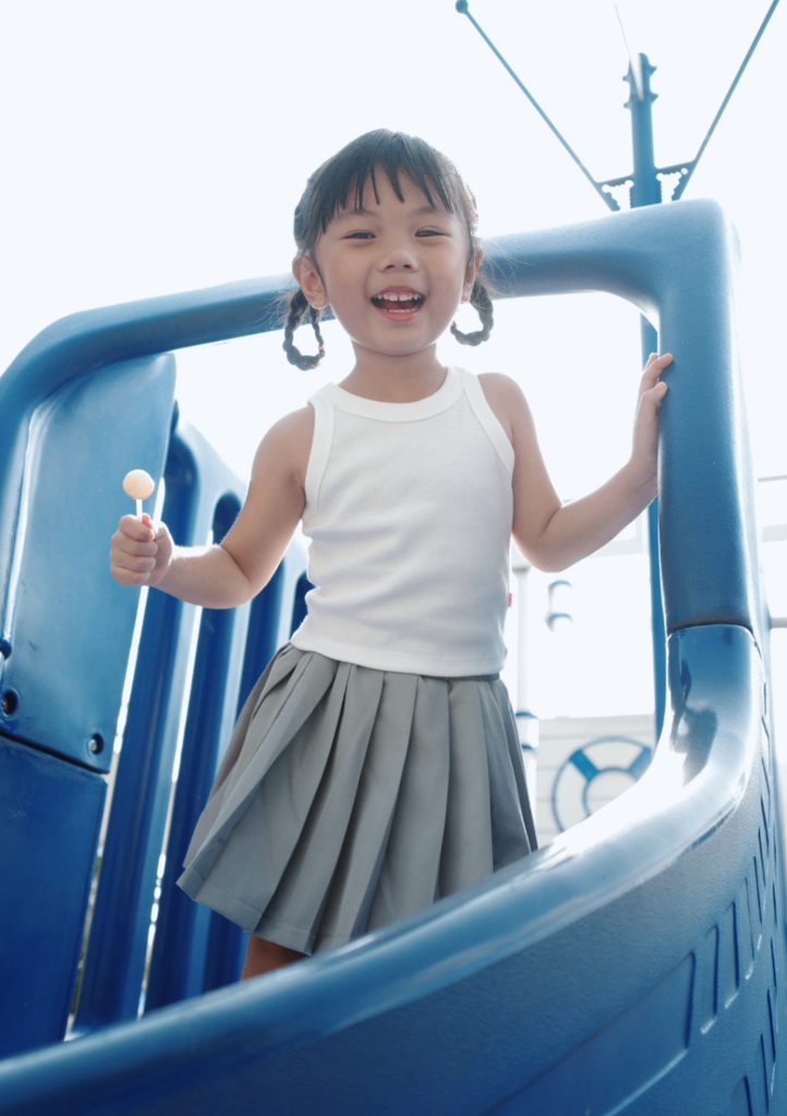 Chân Váy Quần Xếp Ly Bé Gái Xám
