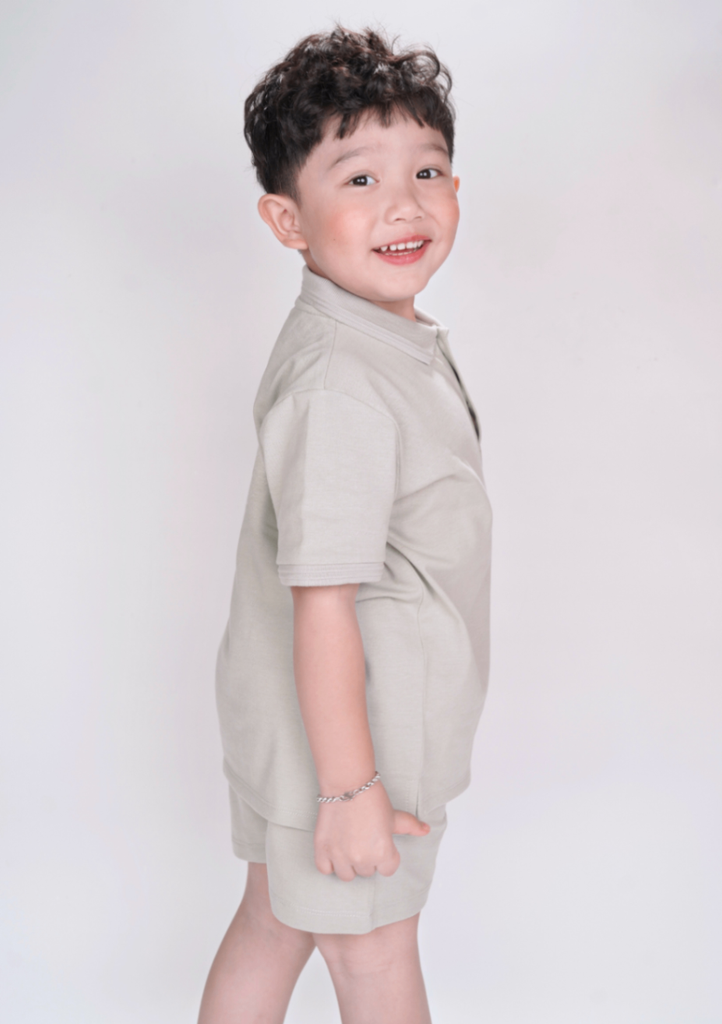 Set Polo Bé Trai Xám Nhạt Thêu Logo