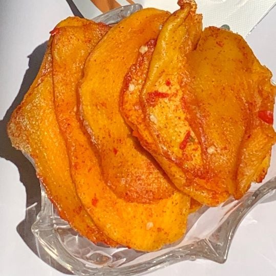  Xoài sấy dẻo muối ớt HANA NGUYÊN, kết hợp vị chua cay mặn ngọt 