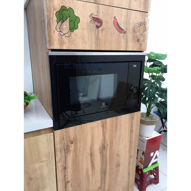 Lò vi sóng kết hợp nướng Electrolux EMSB30XCF