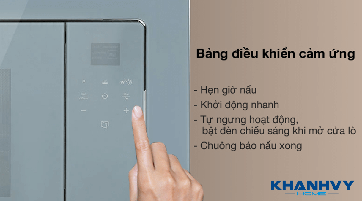 Bảng điều khiển cảm ứng hiện đại với màn hình hiển thị rõ nét, dễ sử dụng