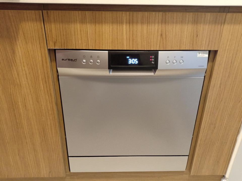  Dung tích máy rửa chén SKS60E08EU vượt trội hơn hẳn các loại máy cùng phân khúc giá trên thị trường
