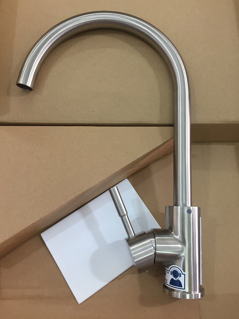 Vòi Malloca Inox 304 K569-SN sử dụng chất liệu inox cao cấp, chắc chắn