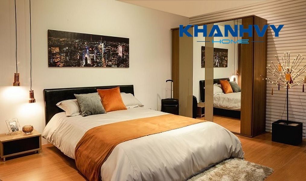 Không nên đặt tủ quần áo có gương cạnh cửa sổ