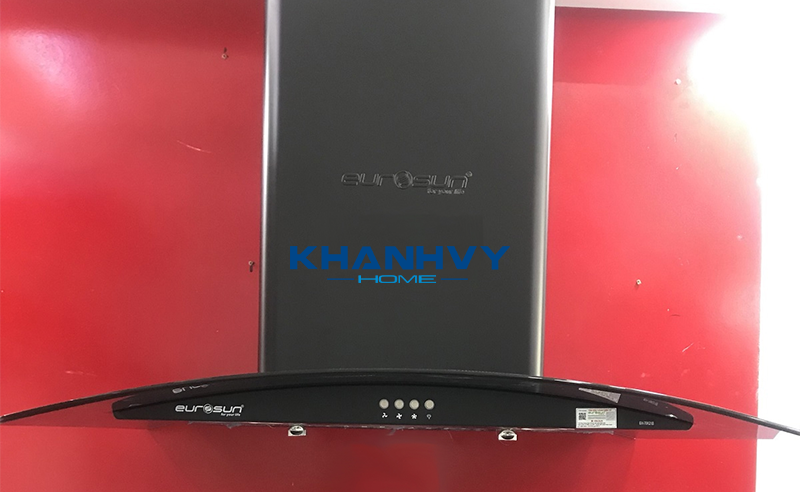Thân máy hút mùi Eurosun EH-70K21B được làm bằng chất liệu inox sơn tĩnh điện bắt mắt