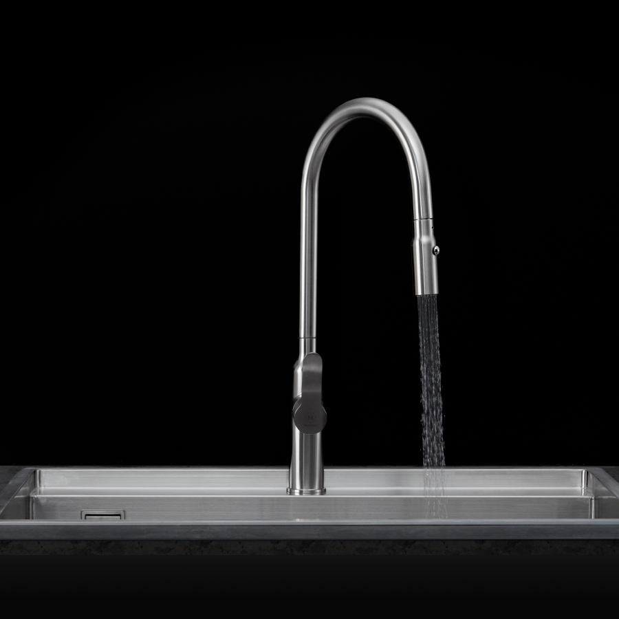 Vòi Malloca Inox K046-S sử dụng 2 đường nước nóng lạnh linh hoạt