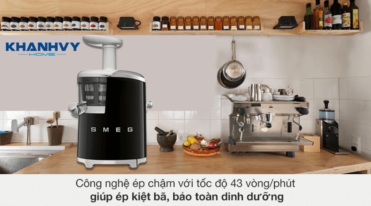 Máy ép chậm SMEG SJF01BLEU 535.43.621 dễ dàng thao tác với điều khiển nút gạt 1 tốc độ