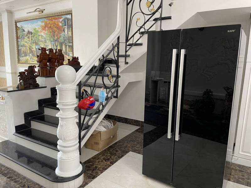 Tủ Lạnh Side By Side KF-BCD600GLASS thiết kế trang nhã với gam màu đen bóng vừa hiện đại