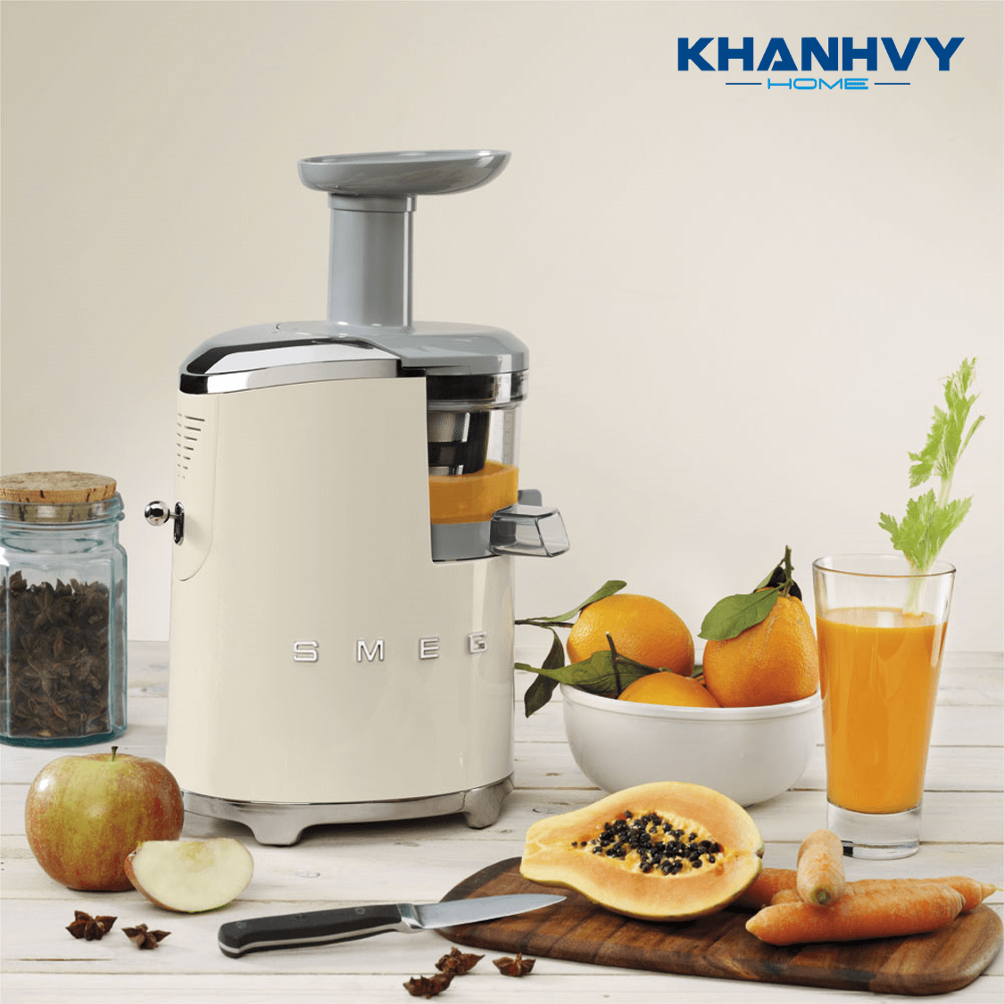 Máy ép chậm SMEG SJF01CREU 535.43.625 là sản phẩm của thương hiệu Smeg – Ý, sản xuất tại Hàn Quốc do đó đảm bảo chất lượng cũng như thiết kế thời thượng