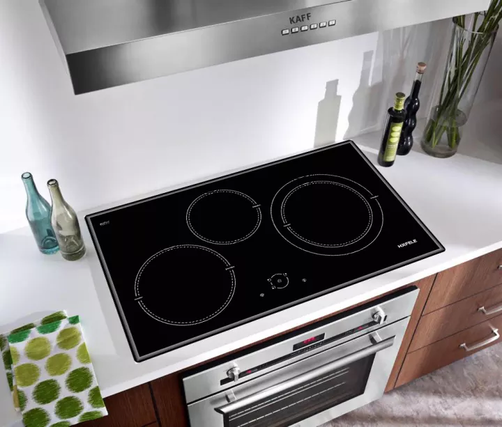 Bếp từ Hafele HC-I773C 536.01.835 thiết kế sang trọng, được lắp âm vào bàn bếp