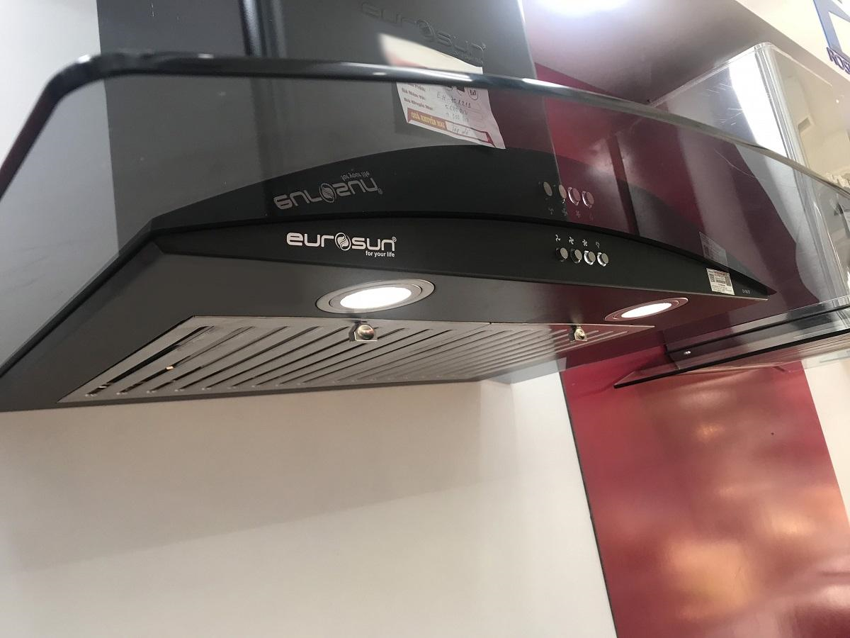 Đèn led của máy hút mùi Eurosun EH-90K21B hỗ trợ chiếu sáng hiệu quả