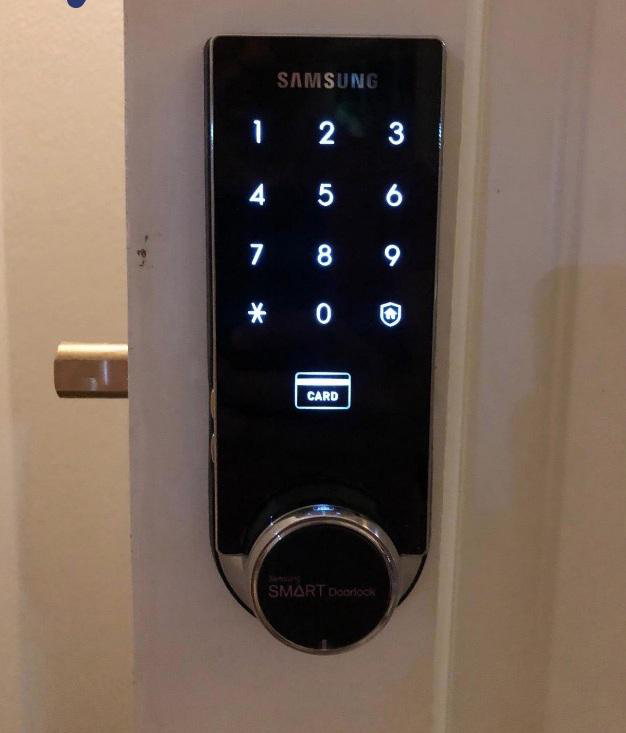 Khóa điện tử Samsung SHS-3321XMK/EN sang trọng