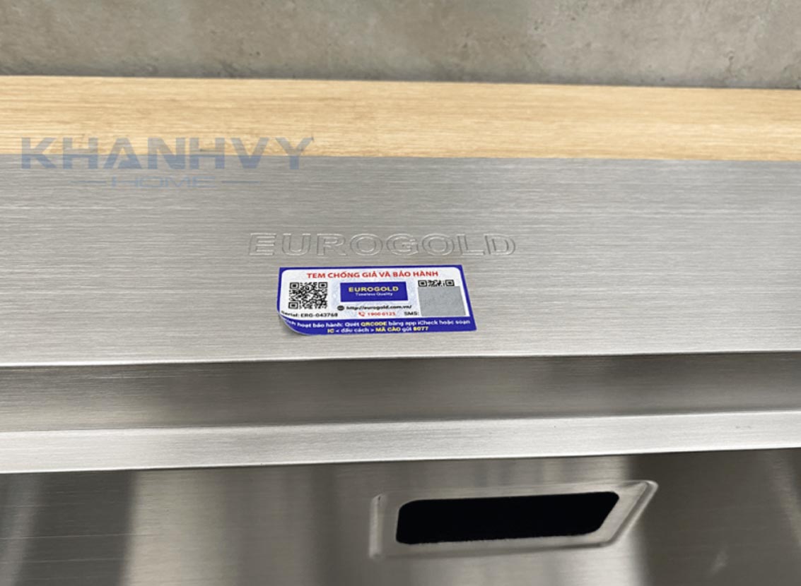 Tem chống giả và bảo hành dán trên sản phẩm