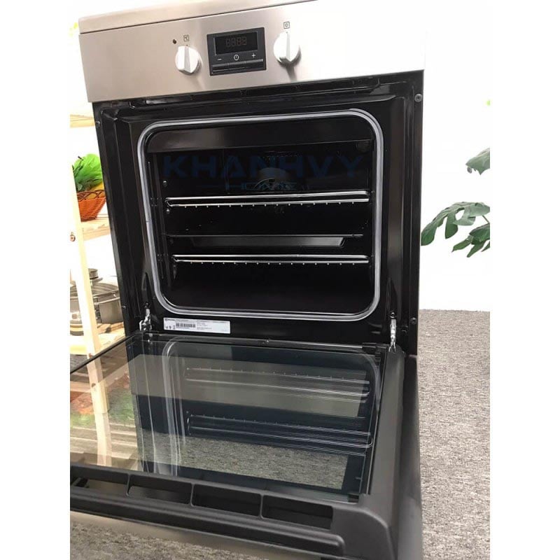 Bếp từ kết hợp lò nướng Electrolux LKI640200X có dung tích khoang lò lớn, mặt kính 3 lớp chống bỏng