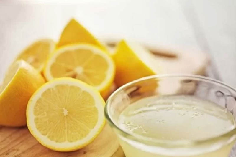 Vệ sinh lò vi sóng bằng chanh