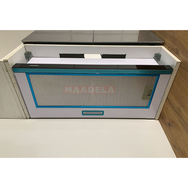 Vệ sinh tấm lưới lọc máy hút mùi âm tủ Maadela MH-70RSB để đảm bảo công suất hút mùi của máy