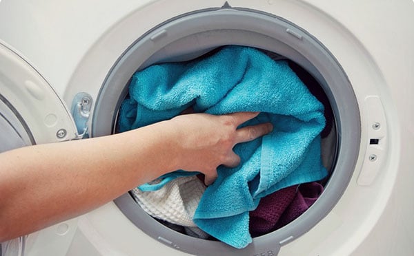 Lồng giặt bị kẹt do quá tải quần áo