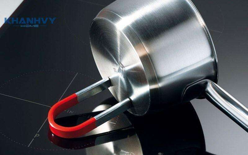 Vệ sinh, lau chùi để bếp không có vật cản khi nấu